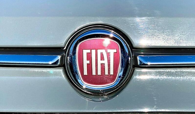 
								FIAT 500 III 1.0 70 HYBRIDE S/S CULT plein									